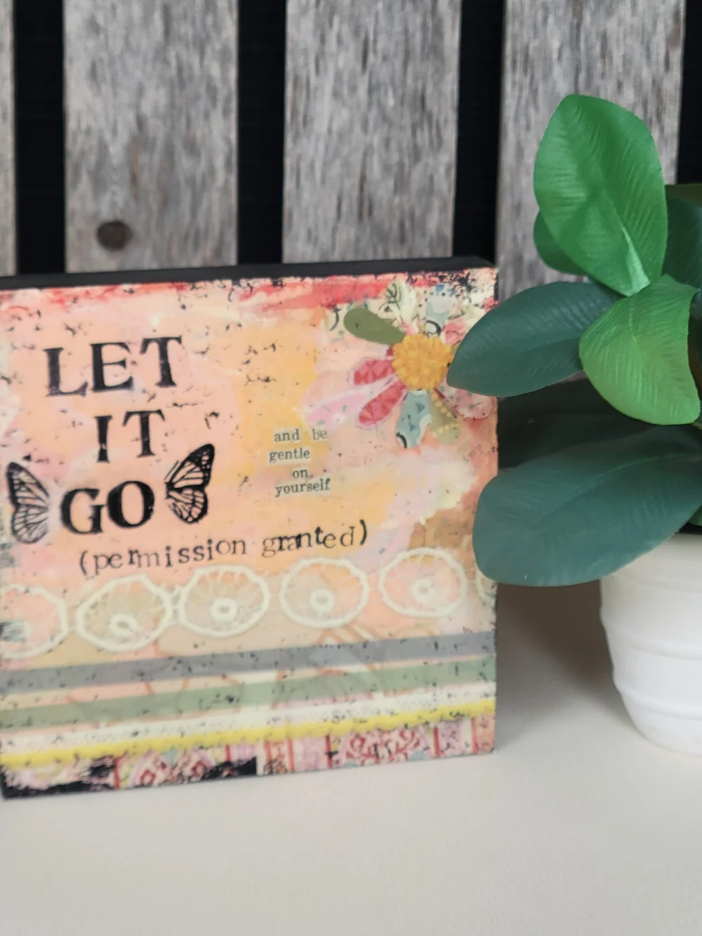 Let It Go Decorative Plaque -Demdaco Inspirational Home Art in Peach - Picture 6 of 6